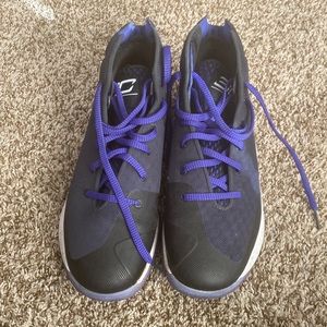 SC Under armor basketball shoes